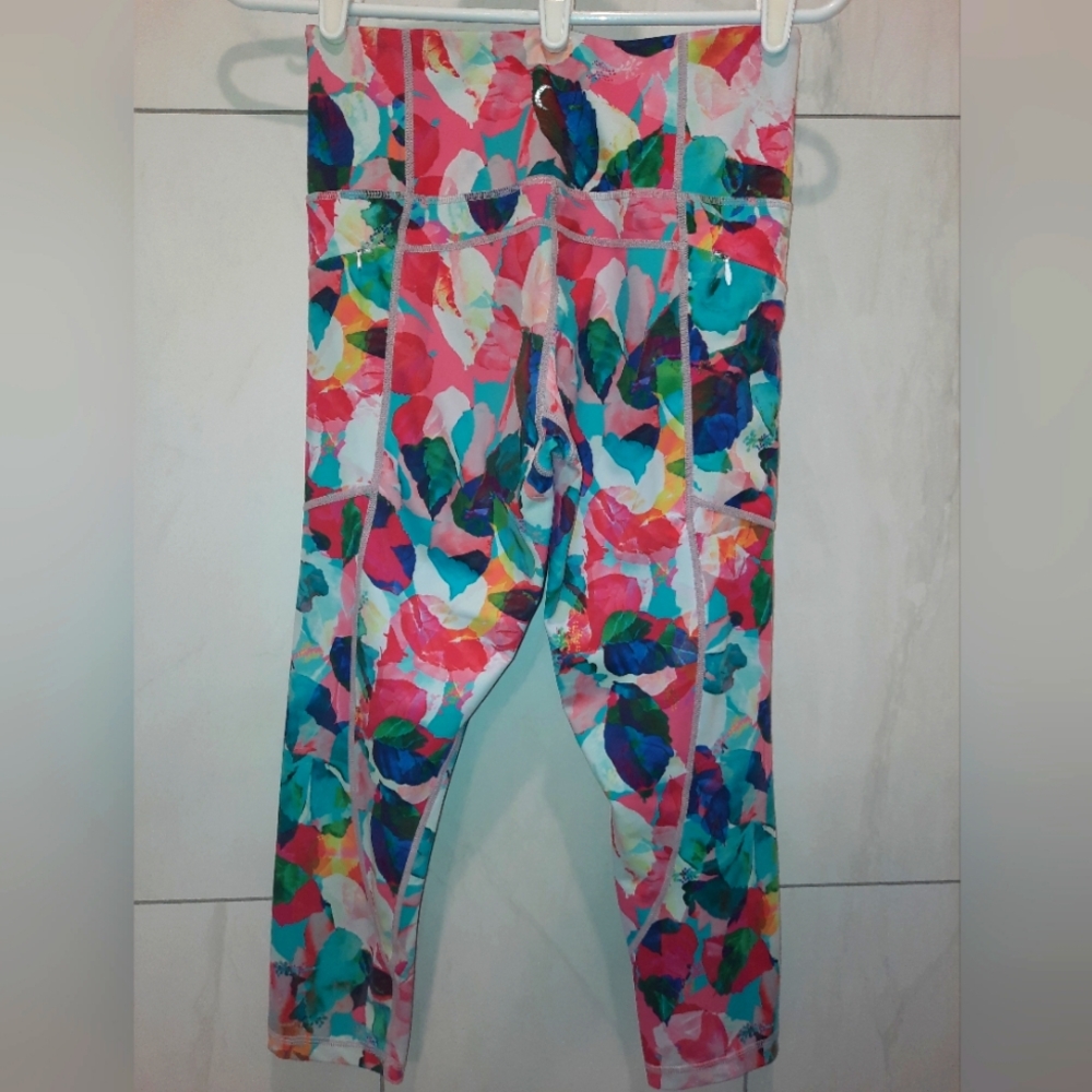 Zyia Active Pink Blue Green Leaf Design Capri Leggings size 6 8, size small EUC - Picture 4 of 9